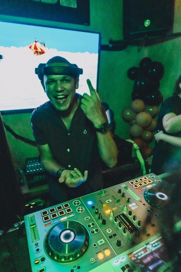 בלם Ovibe Party Hostel מראה חיצוני תמונה